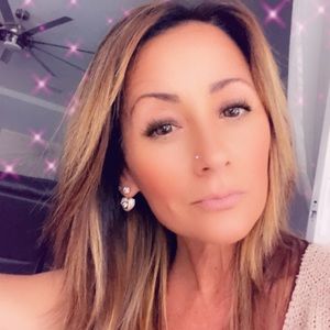 Meet your Posher, Dina